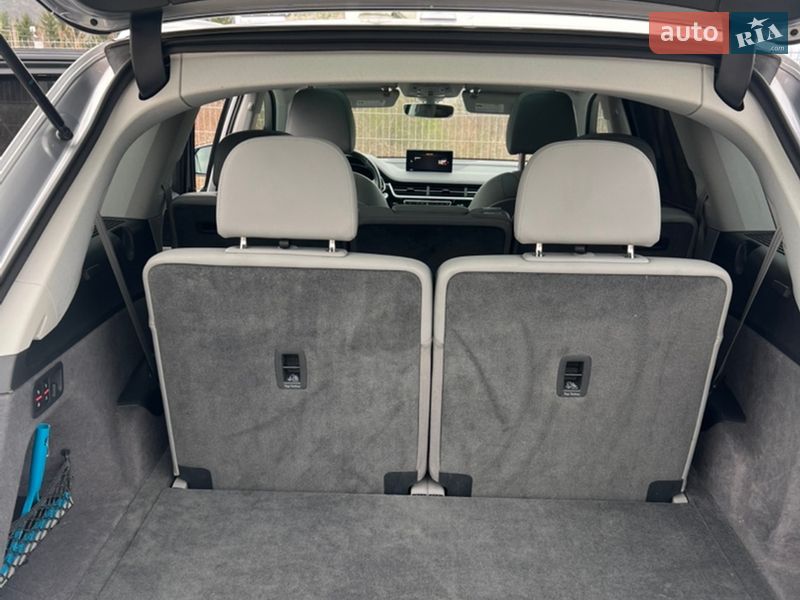 Внедорожник / Кроссовер Audi Q7 2016 в Хусте