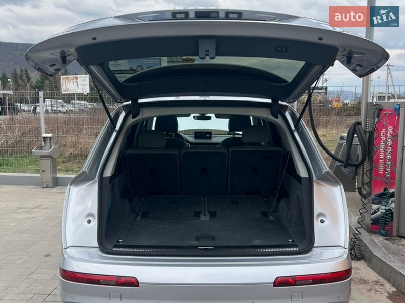 Внедорожник / Кроссовер Audi Q7 2016 в Хусте