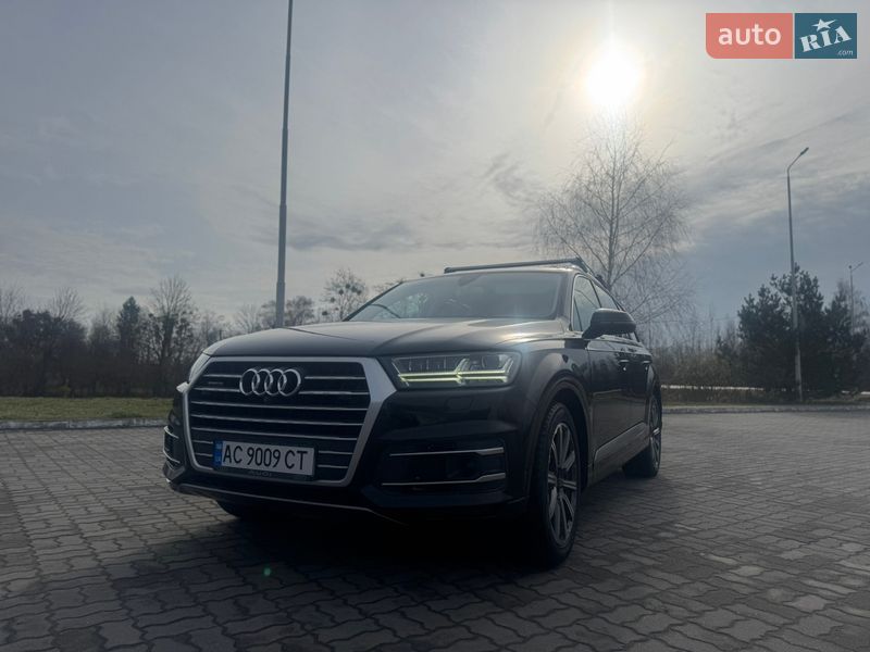 Позашляховик / Кросовер Audi Q7 2016 в Львові