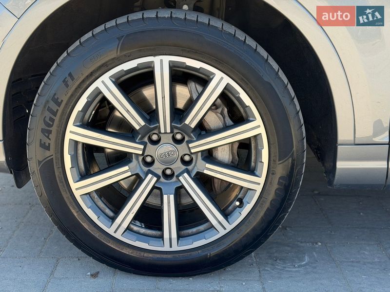 Внедорожник / Кроссовер Audi Q7 2017 в Хусте