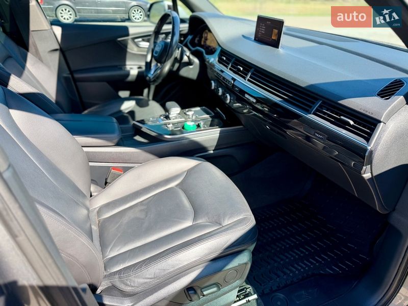 Внедорожник / Кроссовер Audi Q7 2017 в Хусте
