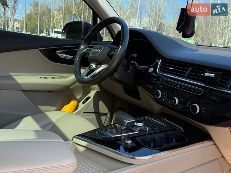 Позашляховик / Кросовер Audi Q7 2018 в Дніпрі