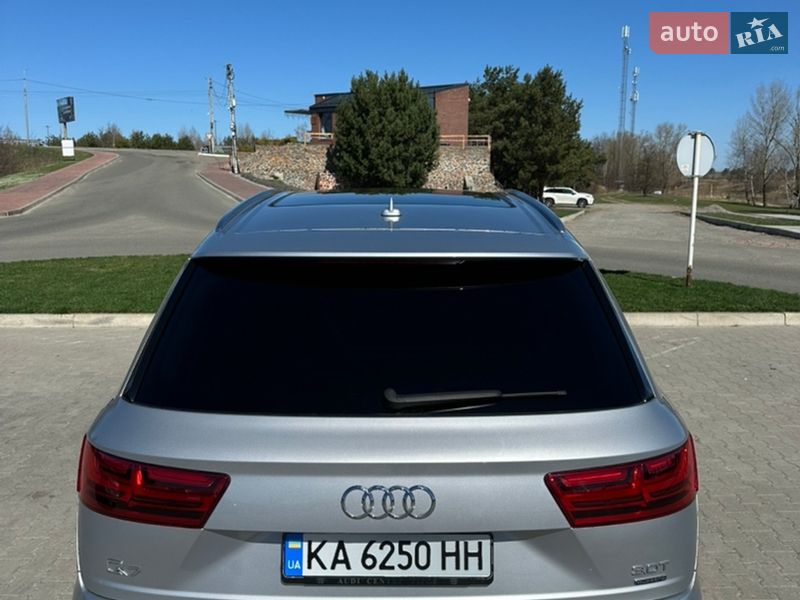 Внедорожник / Кроссовер Audi Q7 2016 в Киеве