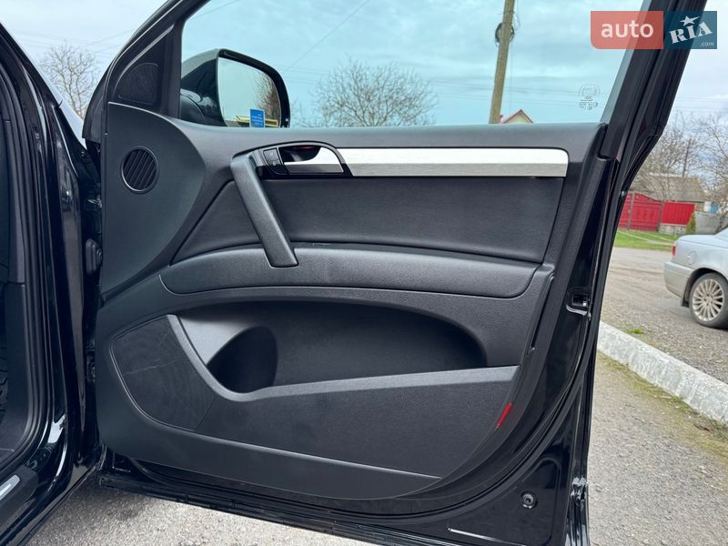 Внедорожник / Кроссовер Audi Q7 2014 в Хороле