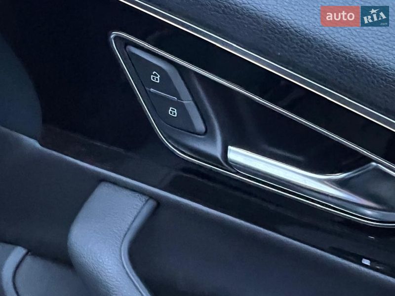 Позашляховик / Кросовер Audi Q7 2016 в Хусті