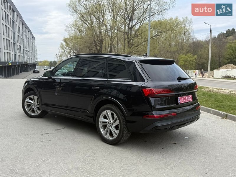 Внедорожник / Кроссовер Audi Q7 2020 в Новояворовске