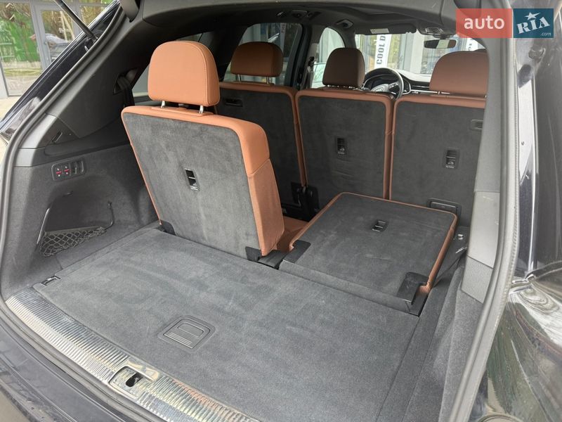 Внедорожник / Кроссовер Audi Q7 2020 в Новояворовске