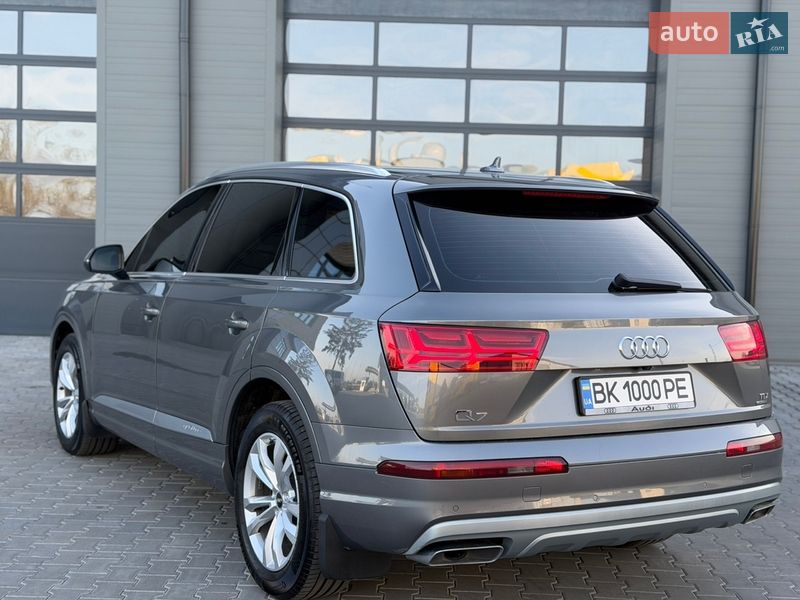 Позашляховик / Кросовер Audi Q7 2016 в Сарнах