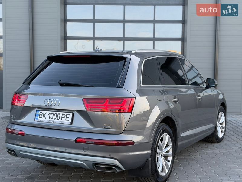 Позашляховик / Кросовер Audi Q7 2016 в Сарнах