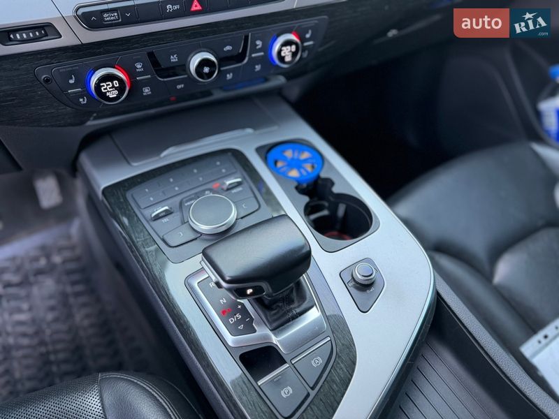 Позашляховик / Кросовер Audi Q7 2016 в Сарнах