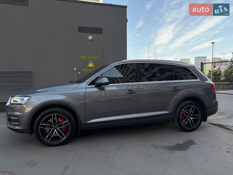 Внедорожник / Кроссовер Audi Q7 2016 в Киеве