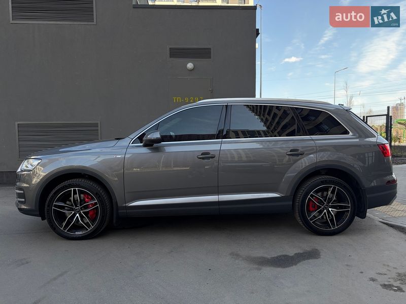 Внедорожник / Кроссовер Audi Q7 2016 в Киеве