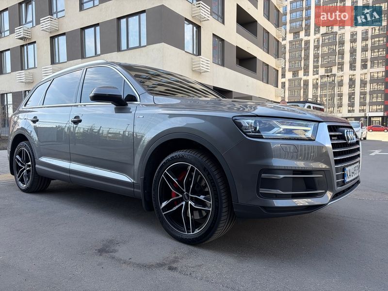 Внедорожник / Кроссовер Audi Q7 2016 в Киеве