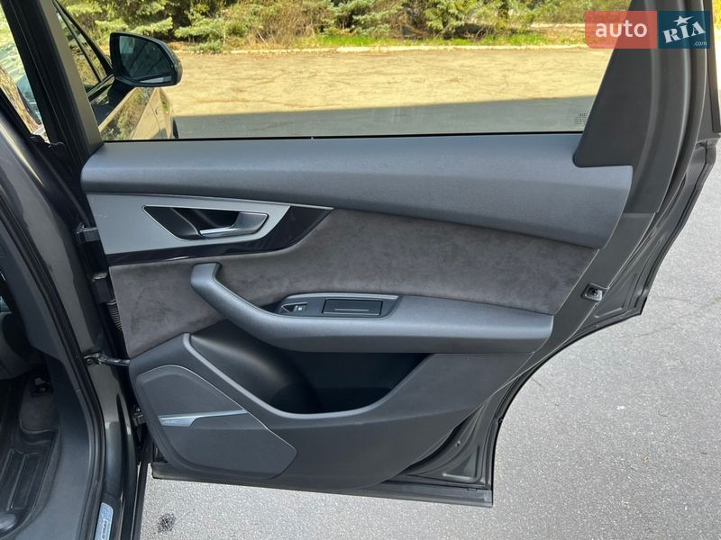 Внедорожник / Кроссовер Audi Q7 2016 в Умани