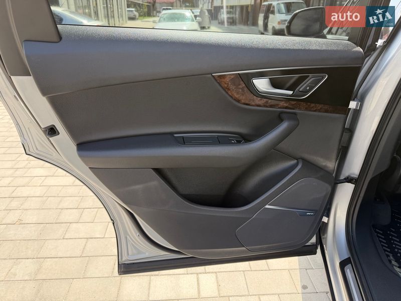 Позашляховик / Кросовер Audi Q7 2017 в Вінниці