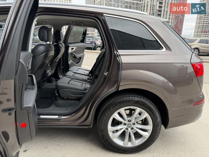 Позашляховик / Кросовер Audi Q7 2017 в Києві