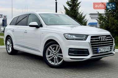 Позашляховик / Кросовер Audi Q7 2017 в Рівному