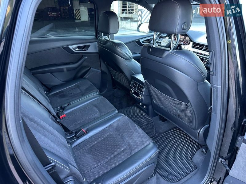 Позашляховик / Кросовер Audi Q7 2017 в Києві