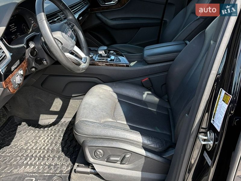 Внедорожник / Кроссовер Audi Q7 2017 в Ровно