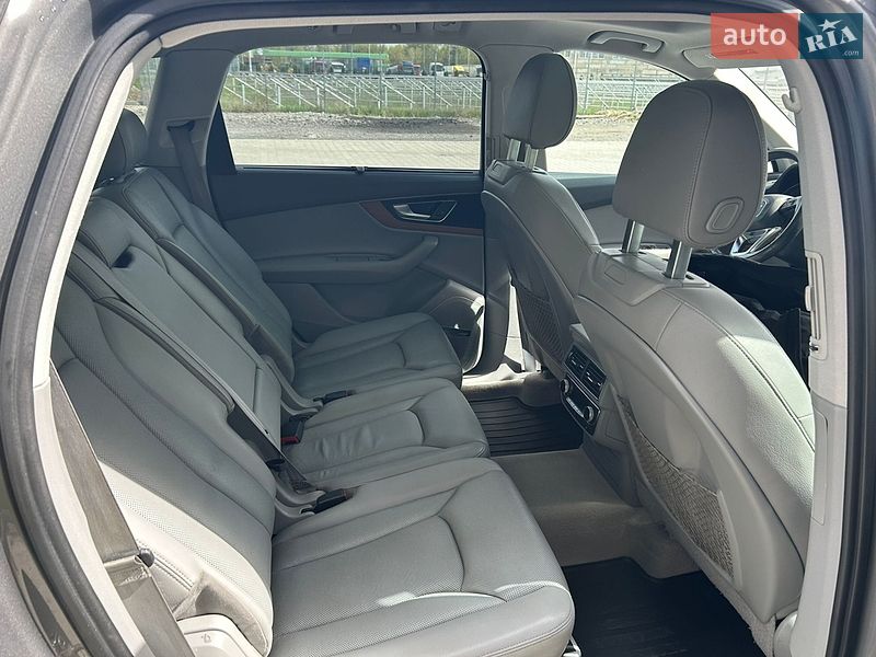Внедорожник / Кроссовер Audi Q7 2016 в Днепре