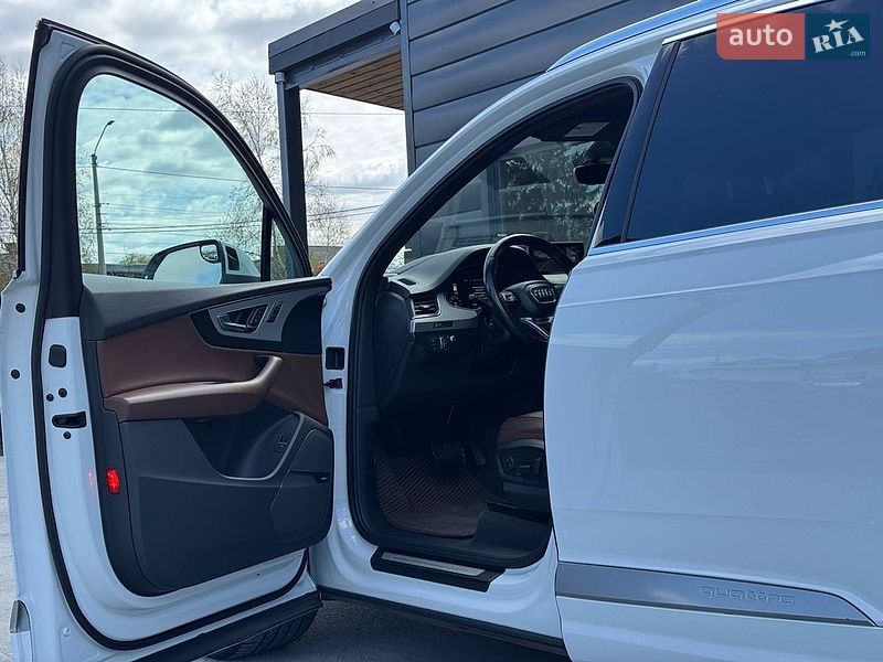 Внедорожник / Кроссовер Audi Q7 2016 в Ровно