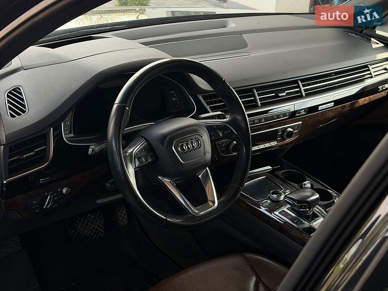 Внедорожник / Кроссовер Audi Q7 2017 в Черновцах
