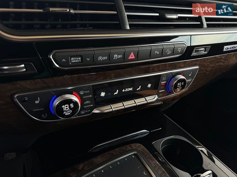 Внедорожник / Кроссовер Audi Q7 2017 в Черновцах