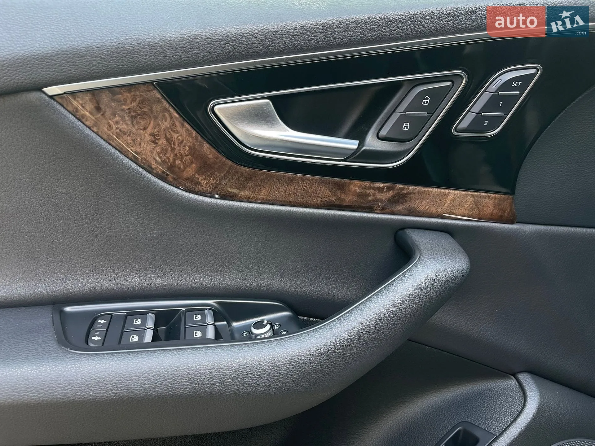 Audi Q7 2016 VIN WA1LAAF70HD012698 фото оголошення 16 з 29