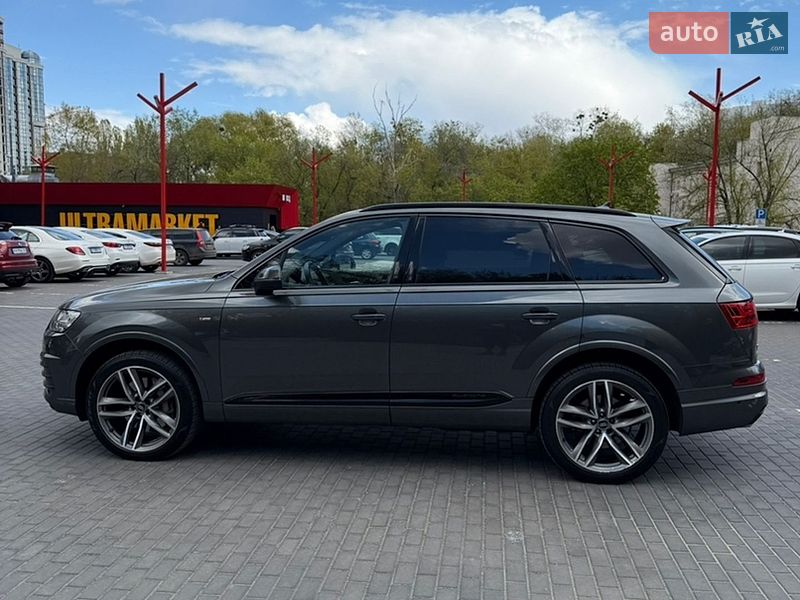Позашляховик / Кросовер Audi Q7 2017 в Києві