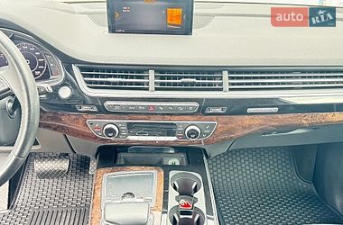 Позашляховик / Кросовер Audi Q7 2018 в Нововолинську