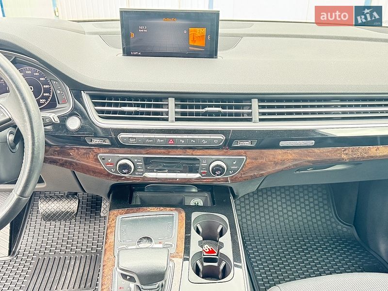 Позашляховик / Кросовер Audi Q7 2018 в Нововолинську