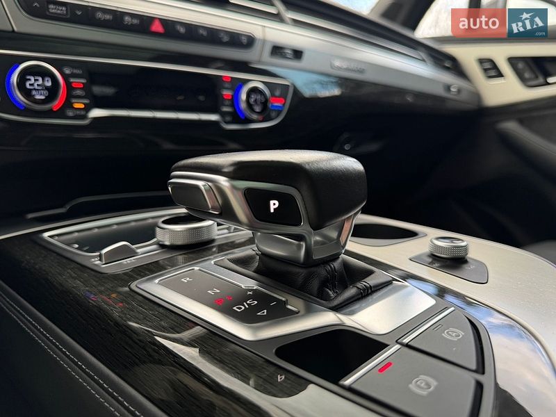 Внедорожник / Кроссовер Audi Q7 2017 в Дрогобыче