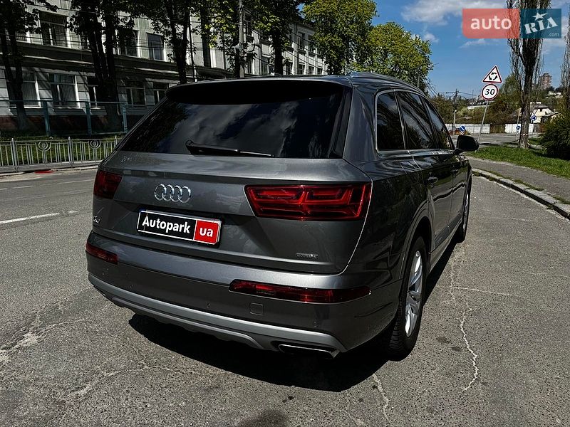 Позашляховик / Кросовер Audi Q7 2016 в Києві