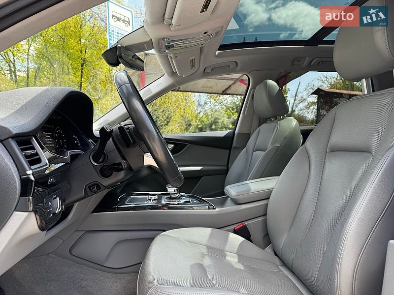 Позашляховик / Кросовер Audi Q7 2016 в Києві