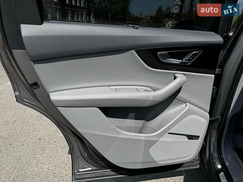 Позашляховик / Кросовер Audi Q7 2016 в Києві
