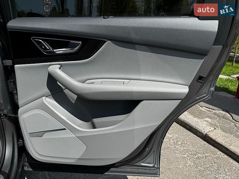 Позашляховик / Кросовер Audi Q7 2016 в Києві