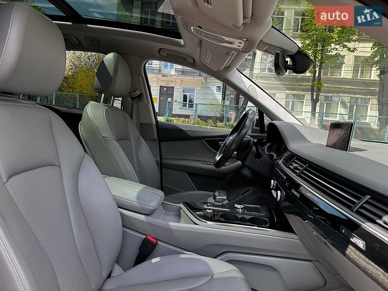Позашляховик / Кросовер Audi Q7 2016 в Києві