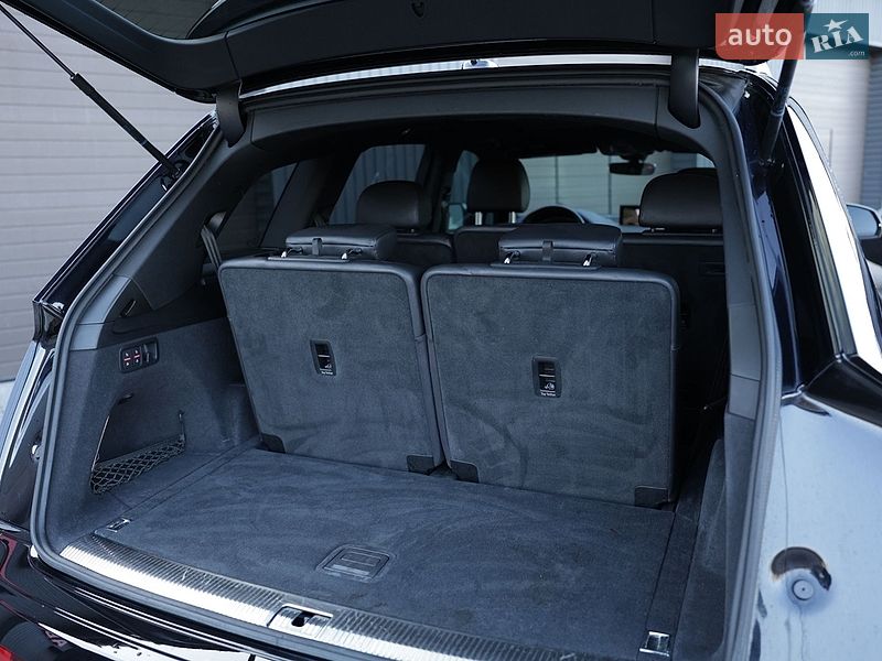 Внедорожник / Кроссовер Audi Q7 2016 в Сарнах