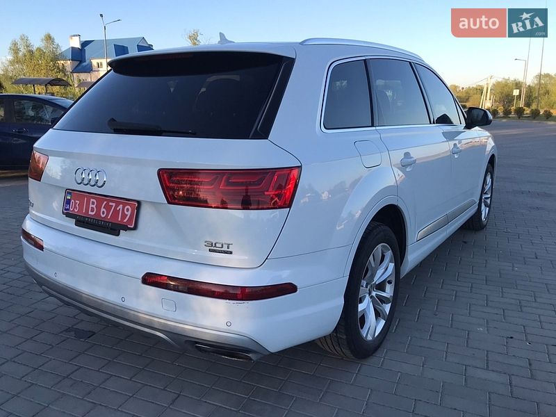 Внедорожник / Кроссовер Audi Q7 2017 в Сокале