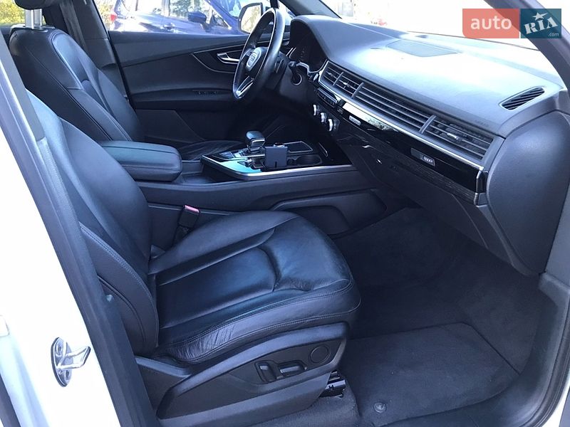Внедорожник / Кроссовер Audi Q7 2017 в Сокале