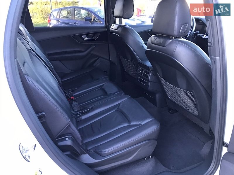 Внедорожник / Кроссовер Audi Q7 2017 в Сокале