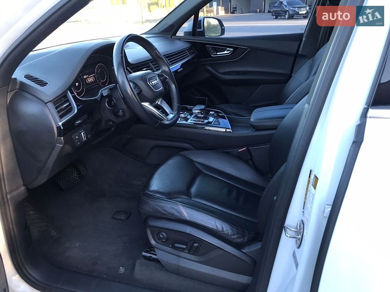Внедорожник / Кроссовер Audi Q7 2017 в Сокале