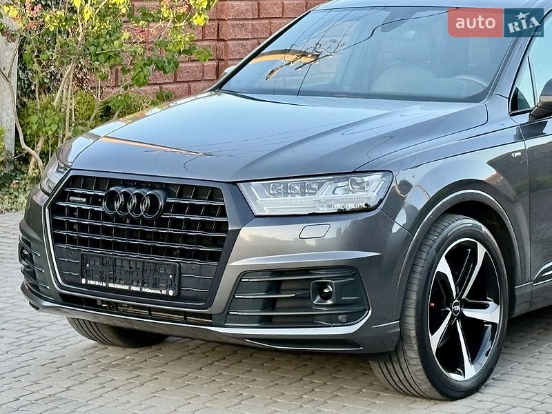 Позашляховик / Кросовер Audi Q7 2018 в Рівному