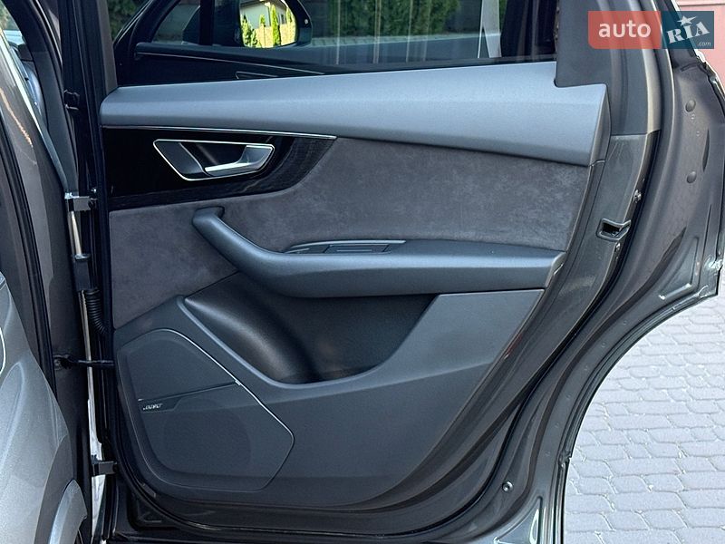 Позашляховик / Кросовер Audi Q7 2018 в Рівному