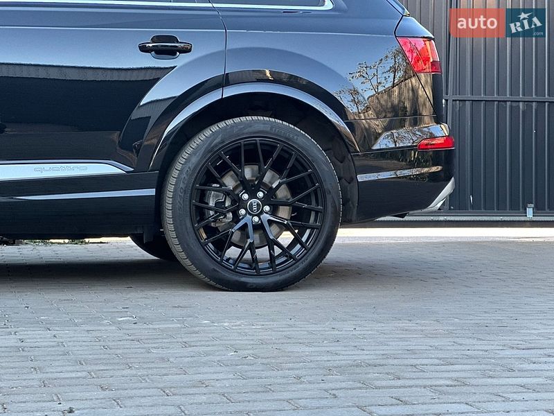 Внедорожник / Кроссовер Audi Q7 2017 в Сарнах