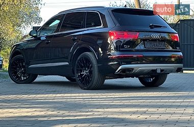 Внедорожник / Кроссовер Audi Q7 2017 в Сарнах