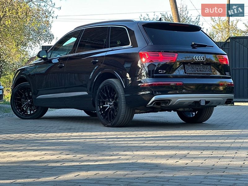 Внедорожник / Кроссовер Audi Q7 2017 в Сарнах