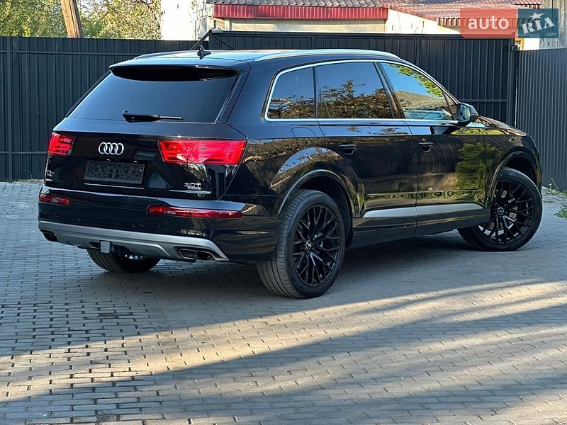 Внедорожник / Кроссовер Audi Q7 2017 в Сарнах