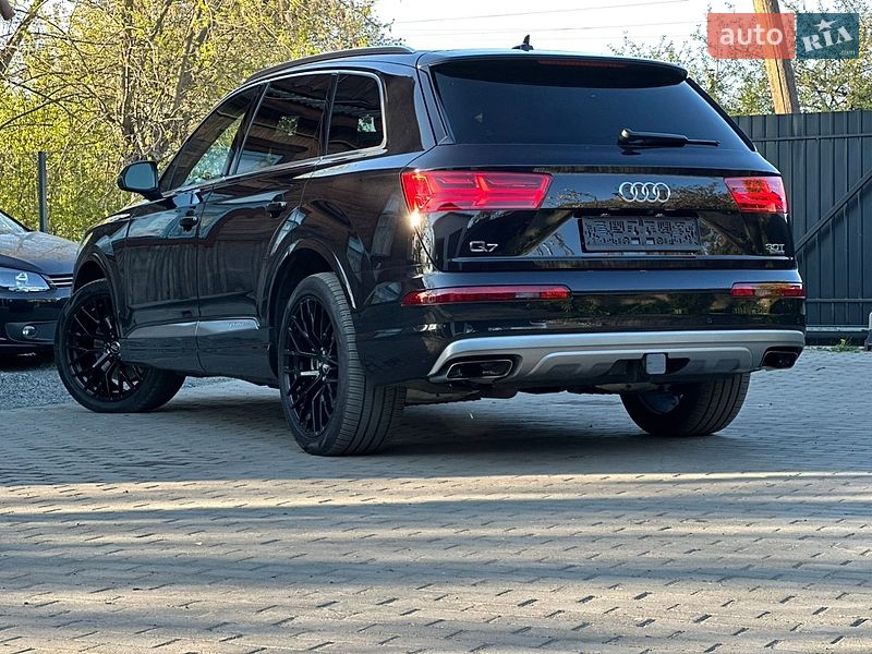 Внедорожник / Кроссовер Audi Q7 2017 в Сарнах