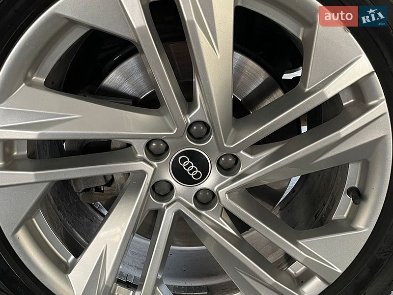Внедорожник / Кроссовер Audi Q7 2018 в Киеве